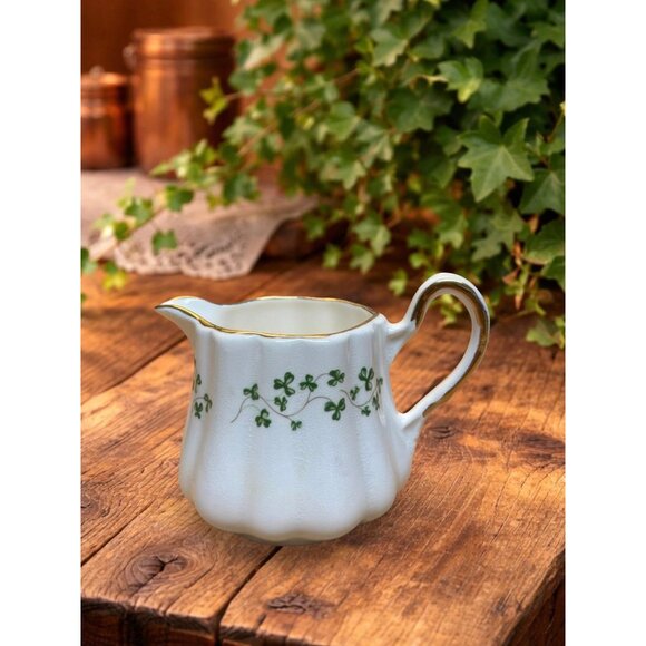 Vintage Royal Tara Shamrock Creamer and Sugar Bowl Set Ireland Fine Bone China C - Picture 4 of 7